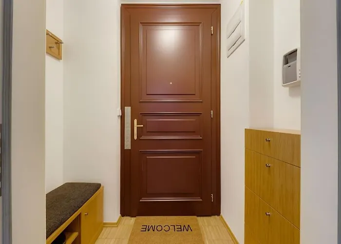 Deluxe In Prime Location 아파트 *