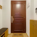 Deluxe In Prime Location Apartment *