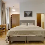 Deluxe In Prime Location *