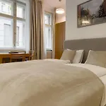 Apartment Deluxe In Prime Location *