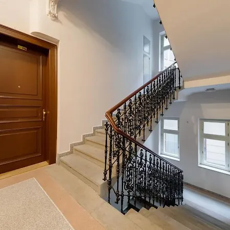 Deluxe In Prime Location Apartman